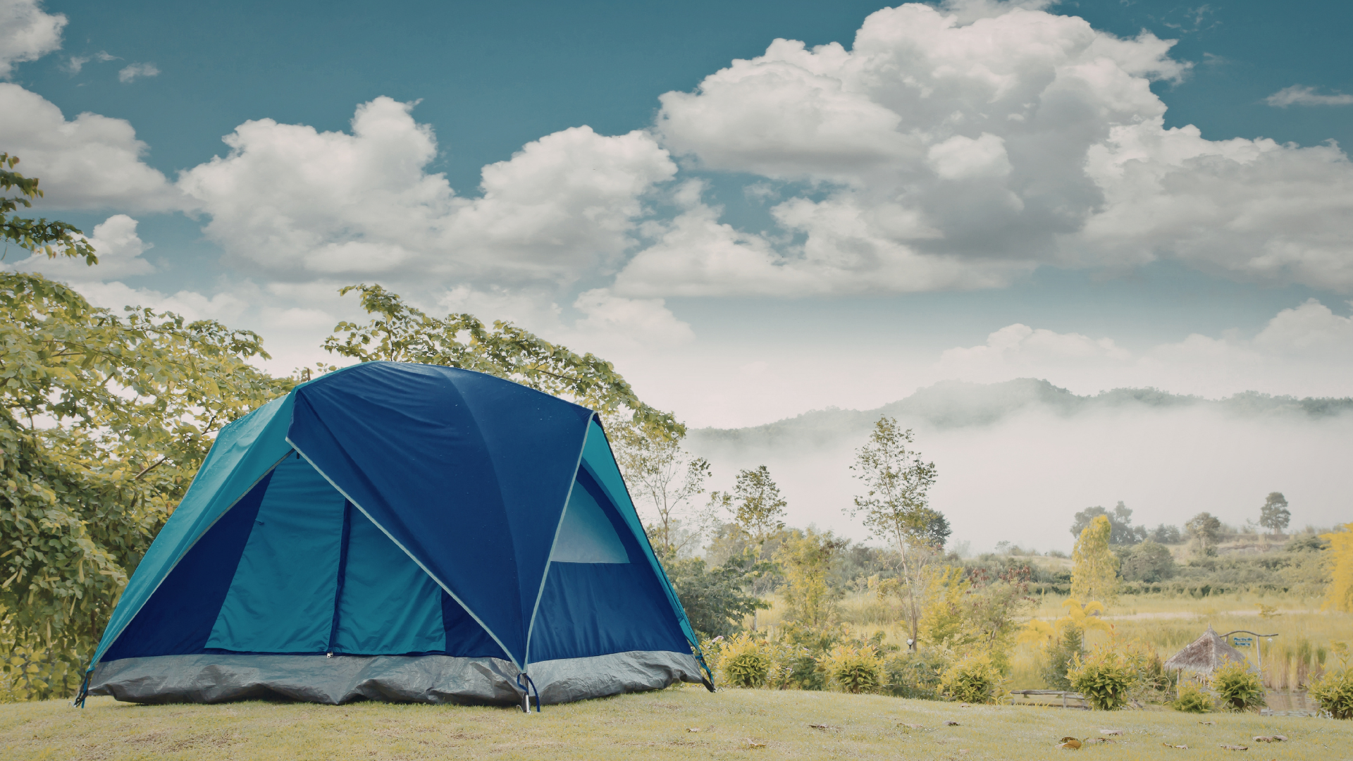 ホビーアイテムを精緻に配置したカテゴリビジュアル